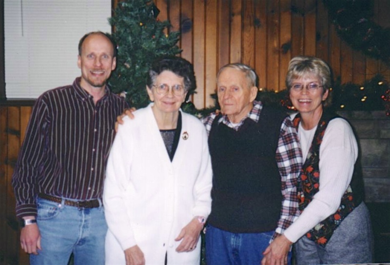 Hildebrand Christmas ScreenSaver/800x600_2002-12 SD Christmas 12.jpg